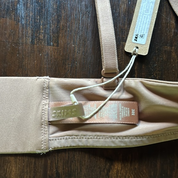 SKIMS Ultimate Collection Strapless Push Up Bra NWT - Picture 7 of 11